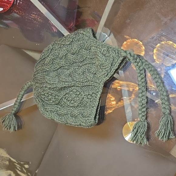 Aran Wool Chunky Cable Knit Fleece Lined Hat with Ear Flap In Army Green NWOT - Picture 2 of 10